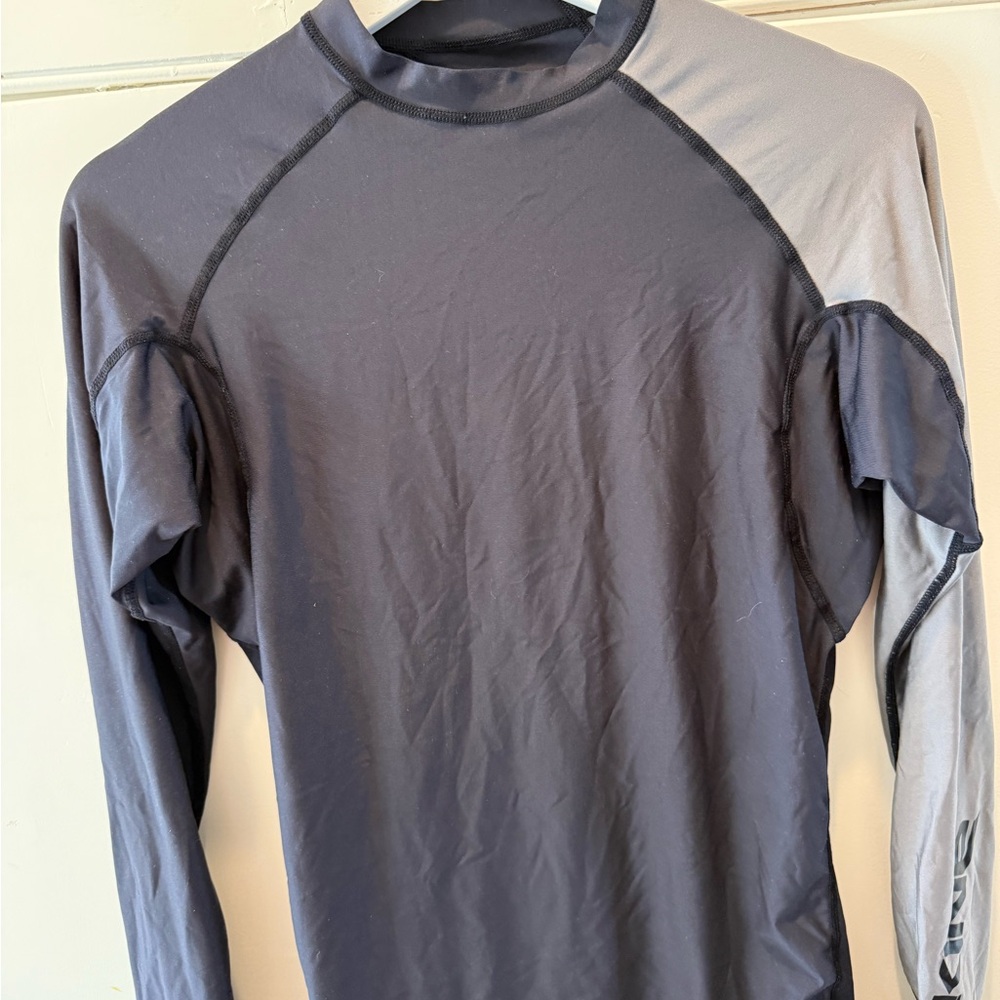 Dakine Men's Gray and Black Rash Guard